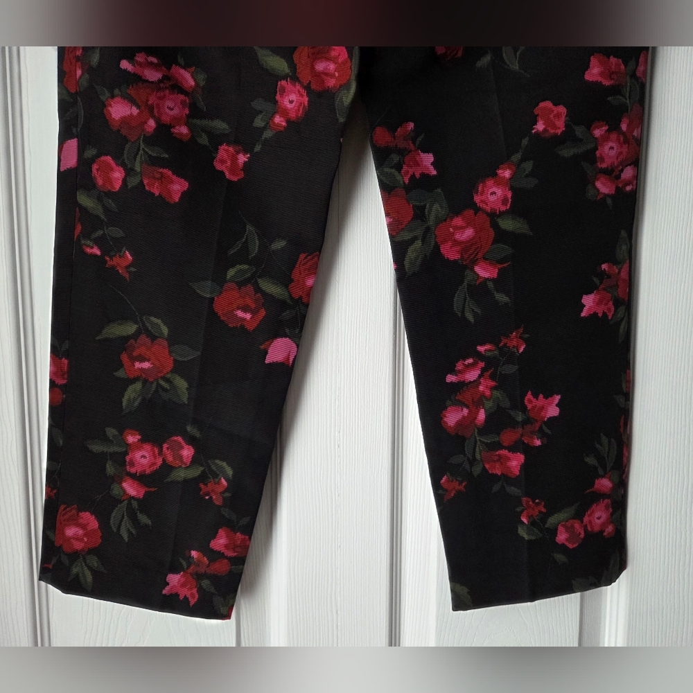 Talbots Heritage Petite Pants with Red Floral Print Size 8P Like New - Picture 7 of 11